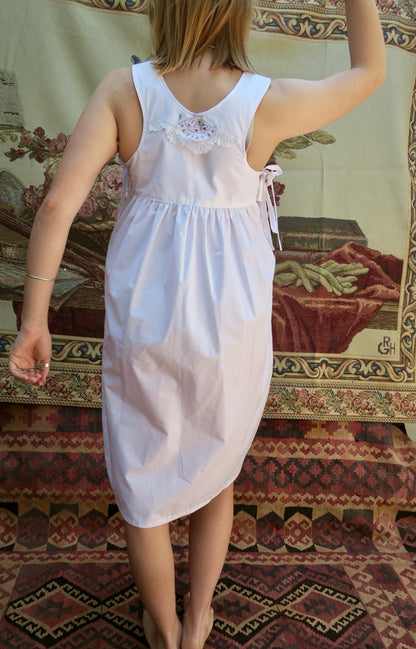 Delicate Victorian Lady Milkmaid Dress