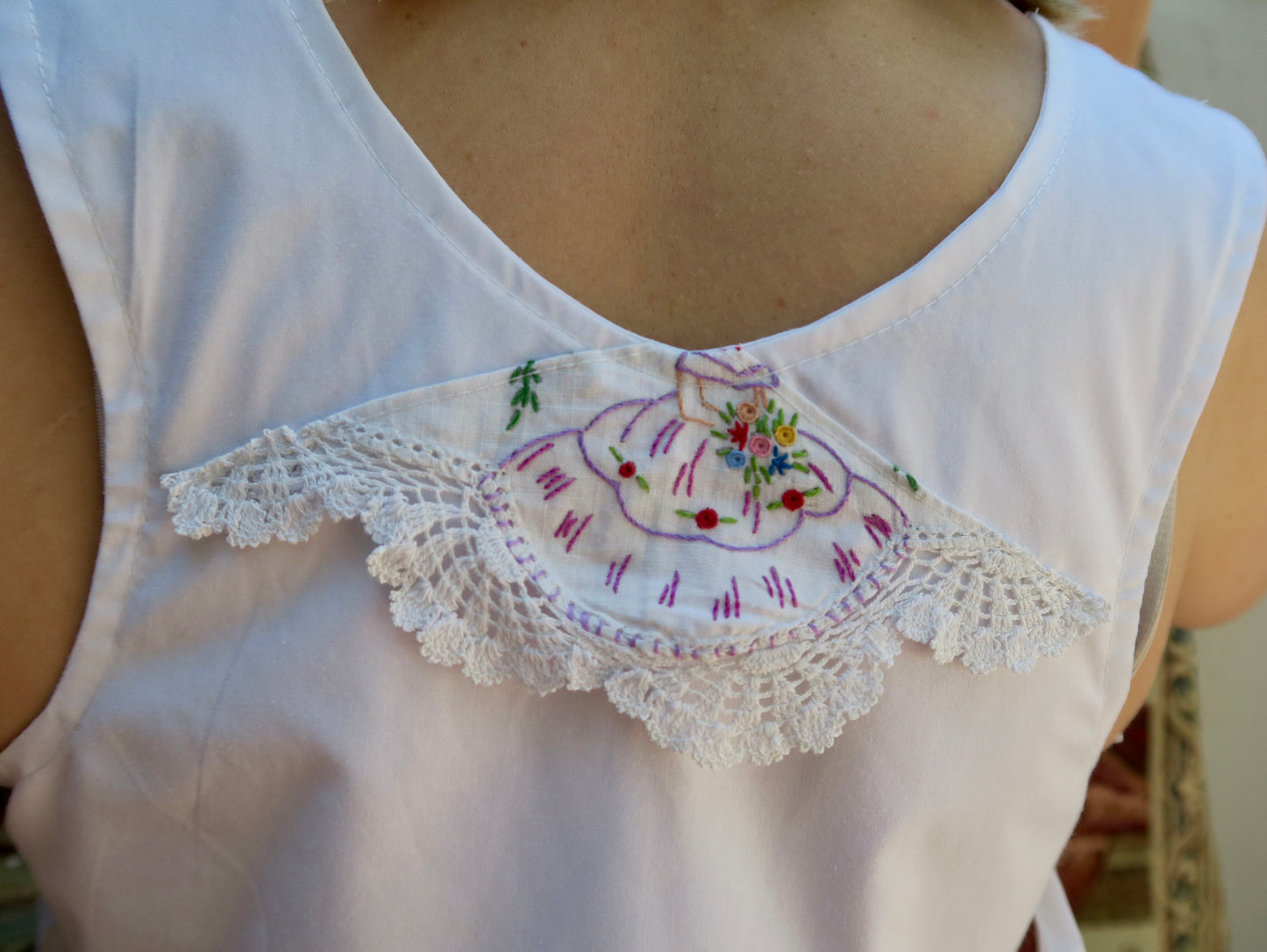 Delicate Victorian Lady Milkmaid Dress